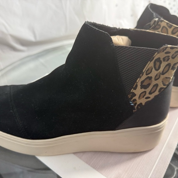 Tom’s women’s Black Suede Women's Ankle Boots - Picture 5 of 6